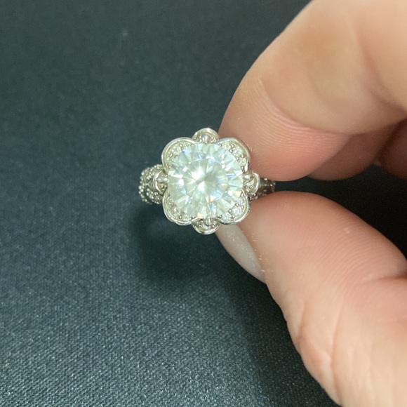 ***DIAMOND CZ FLOWER RING*** 💍 🌸 - Picture 6 of 7